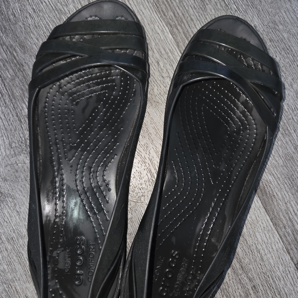 CROCS Women’s Black Strappy Slip-On Sandals